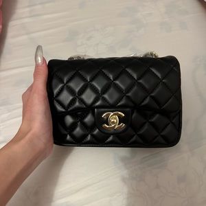 Black Quilted shoulder bag Gold Hardware